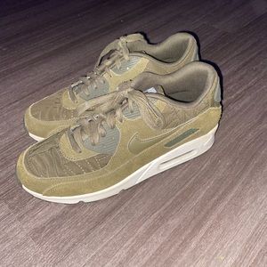 Air Max 90 army green shoes
